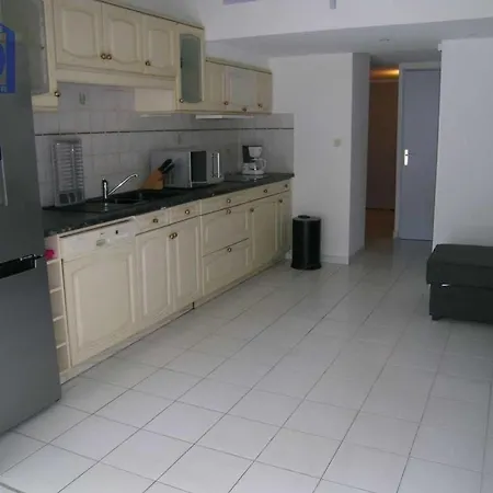 Holiday home Pavillon 6 Pers, Piscine, Clim, Parking Prive, Pres De La - Fr-1-781-16 *